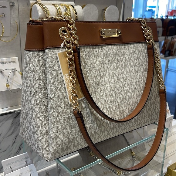 Michael Kors Whitney Medium Signature Logo Tote Bag
Vanilla
NWT - Picture 10 of 16